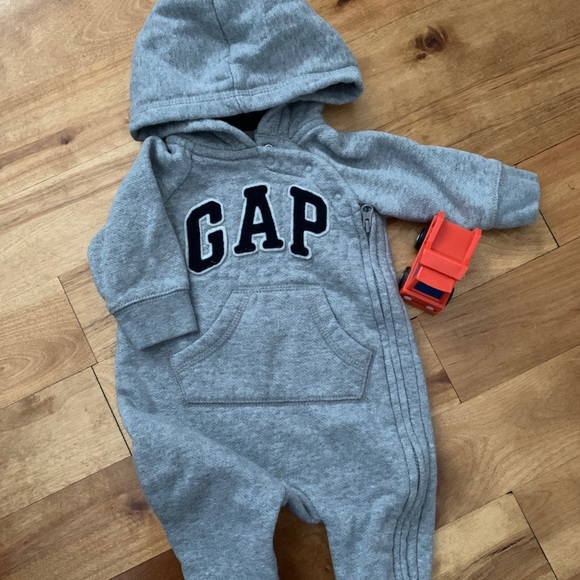 Baby Gap hooded jumper - Picture 1 of 3